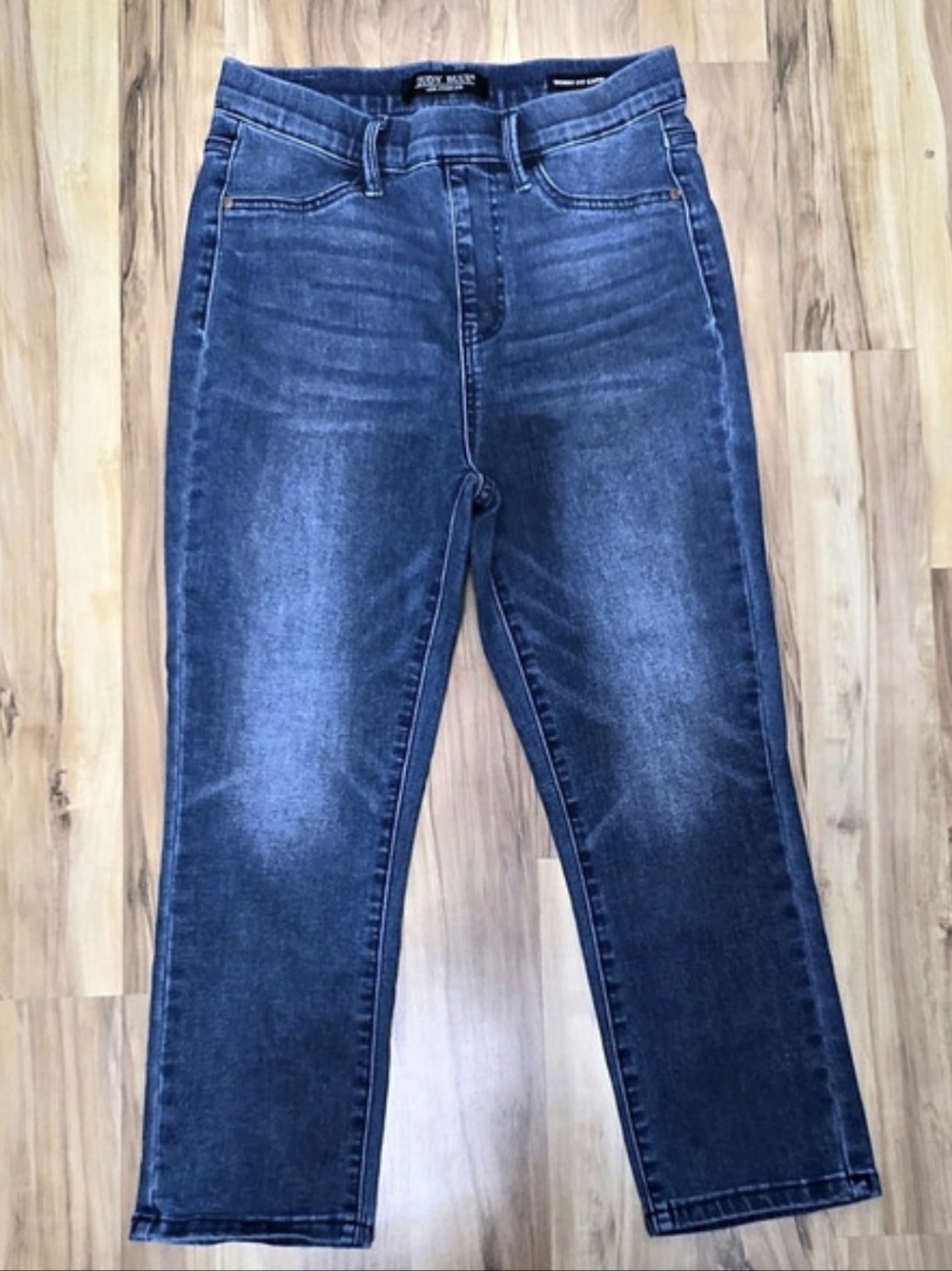 Judy Blue Skinny Fit Capri Jeans Straight Leg Jeans in Blue Waist 3 (26)